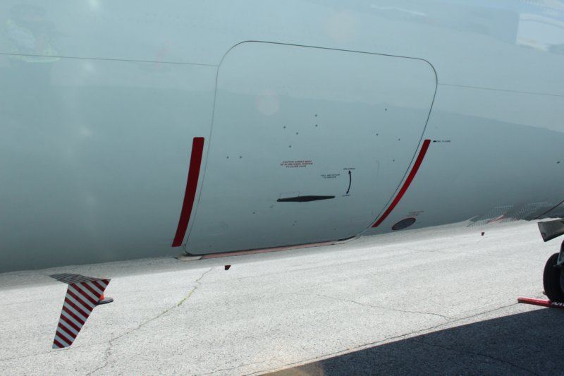 b737cgicn27.jpg