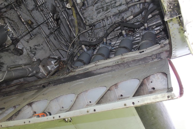 c46commandon787748.jpg
