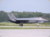 043A5821